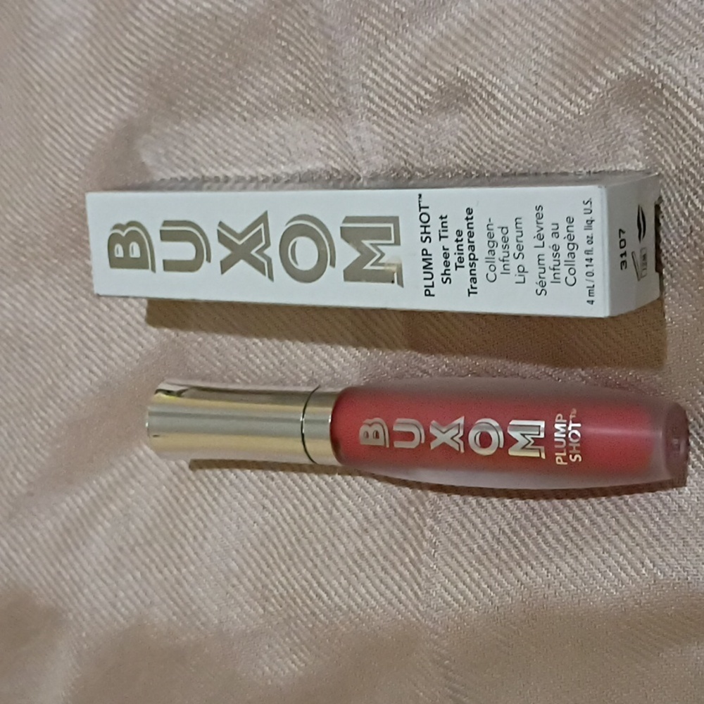BUXOM PLUMP SHOT SHEER TINT COLLAGEN-INFUSED LIP SERUM in PLUSH Peach
